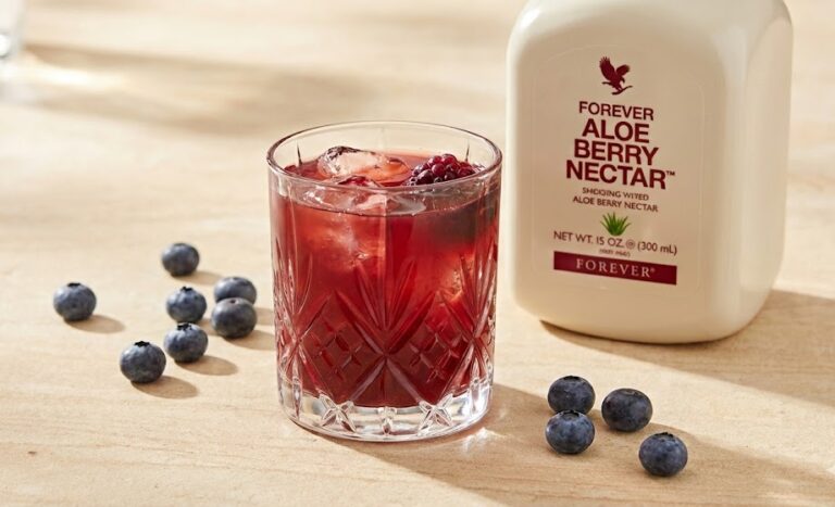 Forever Aloe Berry Nectar Shot mit frischen Heidelbeeren für den Glow